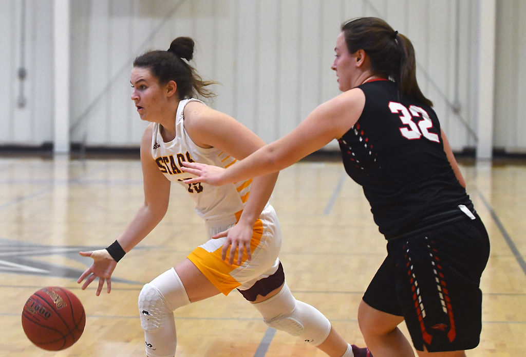 Madelyne Denslow dribbles the ball around Mikayla Smith